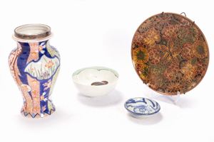 Lot consisting of four oriental objects in different materials