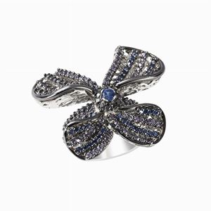 Anello in oro, diamanti e corindoni