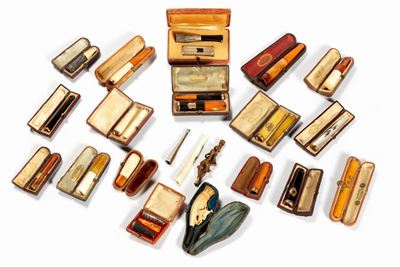 Bella Collezione di Ventuno Bocchini in Materiali Diversi, Secoli XIX - XX