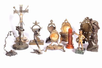 Lotto Composto da Quattordici Porta Orologi in Materiali Diversi, Secoli XIX - XX