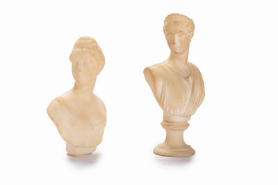 Due Sculture in Alabastro Raffiguranti Busti Femminili in Abiti Classici, Secolo XIX