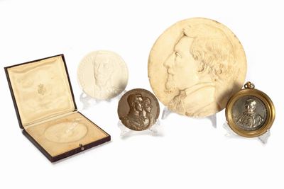 Lotto Composto da Quattro Placche in Materiali Diversi, Raffiguranti Ritratti di Personaggi Illus...