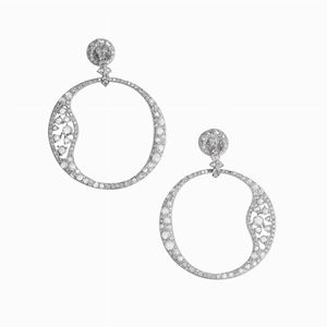 Paio di orecchini in oro e diamanti