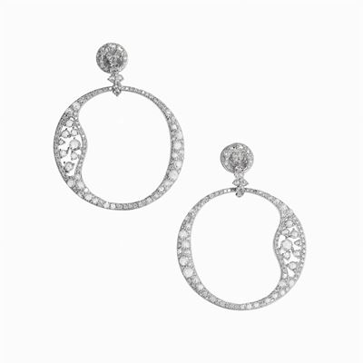 Paio di orecchini in oro bianco e diamanti