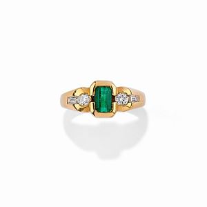  - A 18K yellow gold and diamond ring