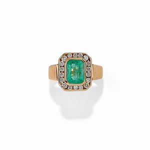 Anello con smeraldo e diamanti