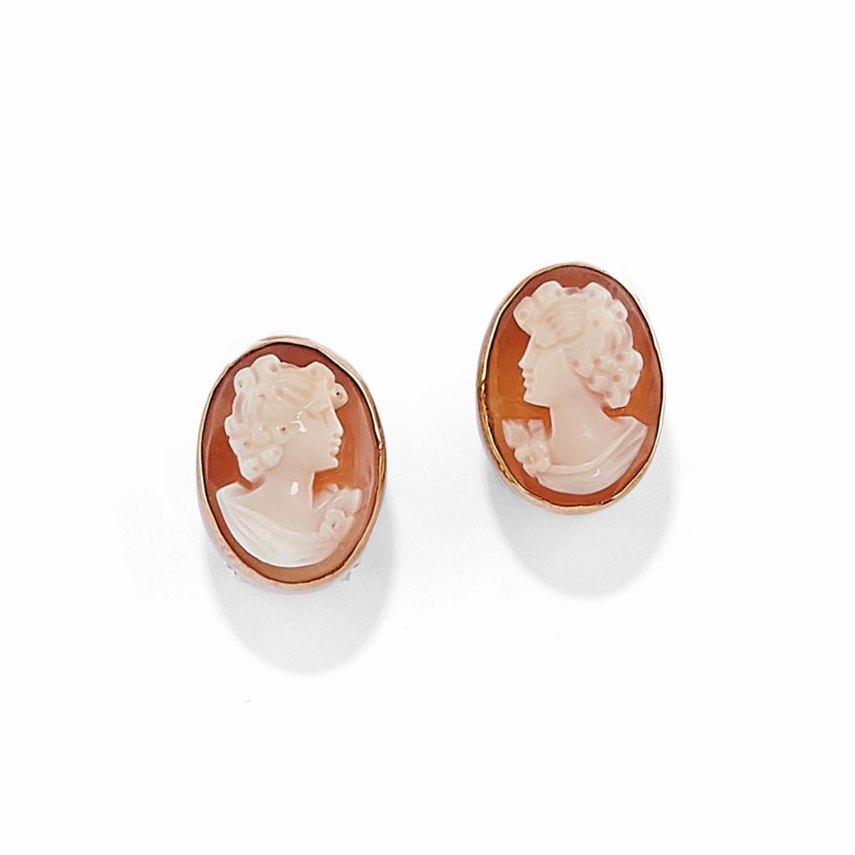 Anello e Coppia di Orecchini con Cammei