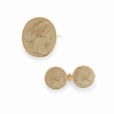 Due spille in oro giallo 18k con cammei femminili in pietra lavica