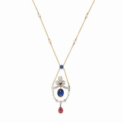 Collana in oro bicolore 18K con perle, diamanti, zaffiri e rubino