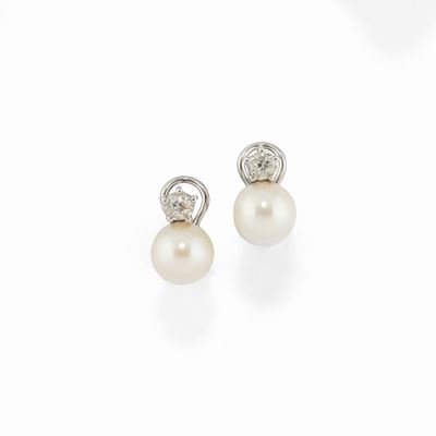 Orecchini in oro bianco 18k con diamanti e perle coltivate