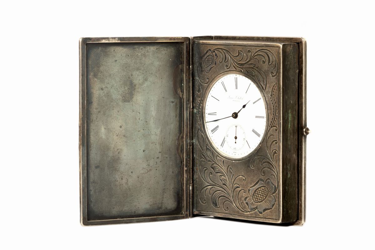 Raro Orologio da Tasca, Entro Custodia a Forma di Libro in Argento Inciso con Granati Incastonati...