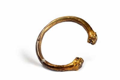 Bracciale Rigido in Argento Dorato con Teste Leonine, Secolo XX