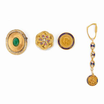 Tre spille e un portachiavi in oro giallo 18k, smalto con diamanti, rubini e pietra dura