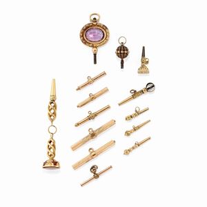 Fourtheen 18K yellow and red gold pocket watches winder keys