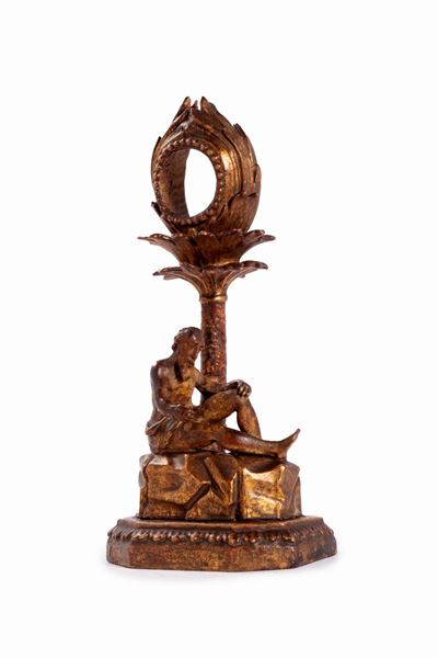 Porta Orologio in Legno Dorato con Figura Allegorica Seduta su una Roccia, Secolo XVIII