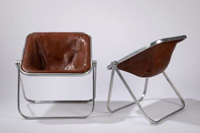 Due sedie modello Plona, anodizzate in alluminio e similpelle, 1970 ca.