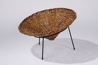 Portariviste, midollino con gambe in metallo, circa 1950