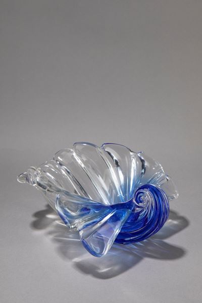 Centrotavola in vetro soffiato blu a forma di conchiglia