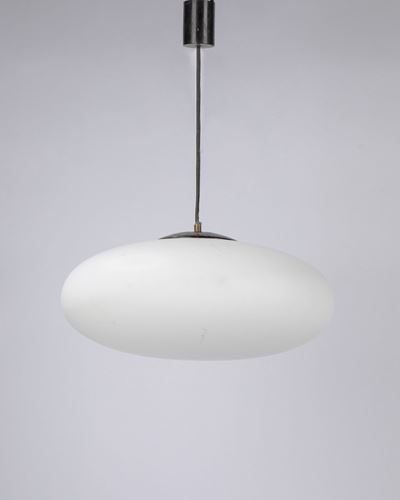 Sospensione, struttura in metallo con diffusore in vetro opalino, circa 1950