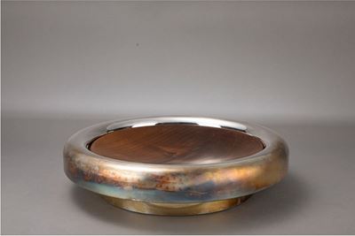 Centrotavola in metallo argentato e legno tornito
