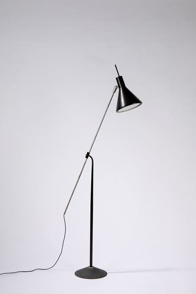 Lampada da terra regolabile in metallo e alluminio