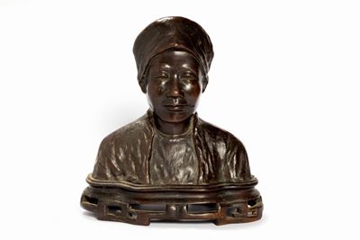Scultore orientale, Scultura in bronzo raffigurante figura di donna