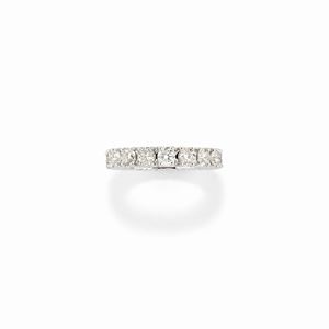 Anello in oro bianco 18K con diamanti 