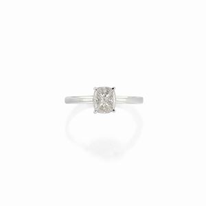  - A 18K white gold and diamond ring