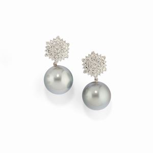  - A 18K white gold, Tahiti cultured pearl and diamond earring