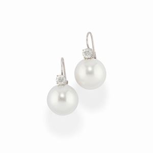  - Orecchini in oro bianco 18K con perle e diamanti