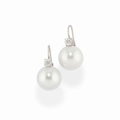 Orecchini in oro bianco 18K con perle South Sea e diamanti