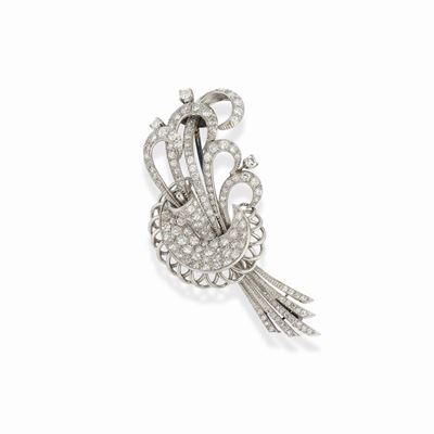 Spilla in platino, diamanti taglio brillante e huit-huit