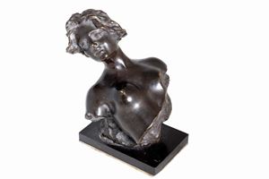 Scultura in bronzo a patina scura raffigurante busto femminile, Napoli inizi secolo XX