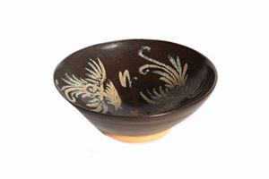Antica ciotola in ceramica decorata all'interno con fenici, Cina