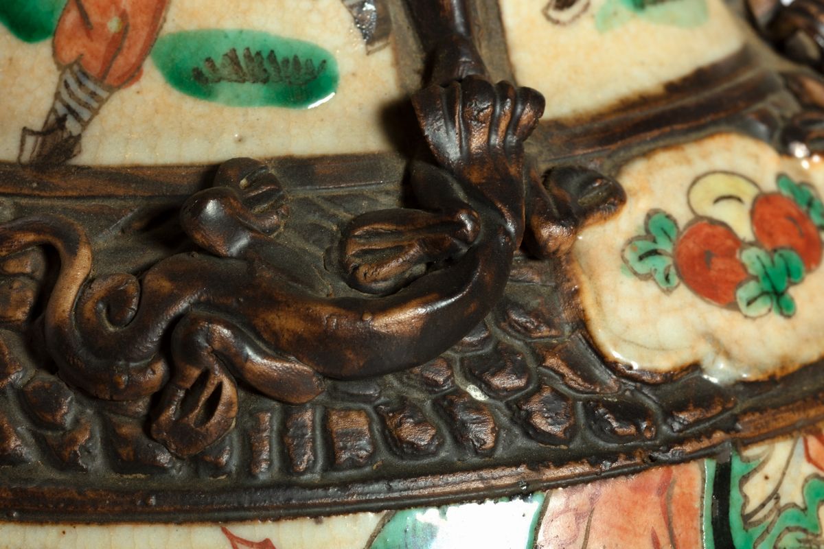 Vaso in ceramica policroma, Cina, XIX secolo