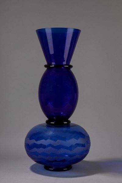 Vaso scultura in cristallo blu
