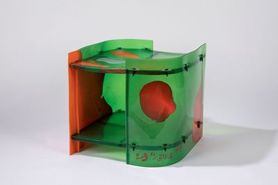 Tavolino da collezione in resina colorata
