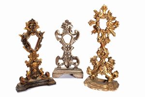  - Lot consisting of three relic holders in carved and gilded wood, one of which in mecca, 18th century