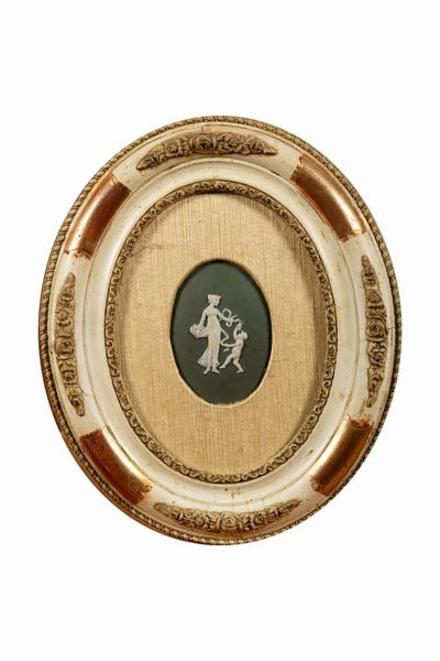 Coppia di Placche in Biscuit Entro Cornici in Legno Laccato e Dorato, Secolo XIX