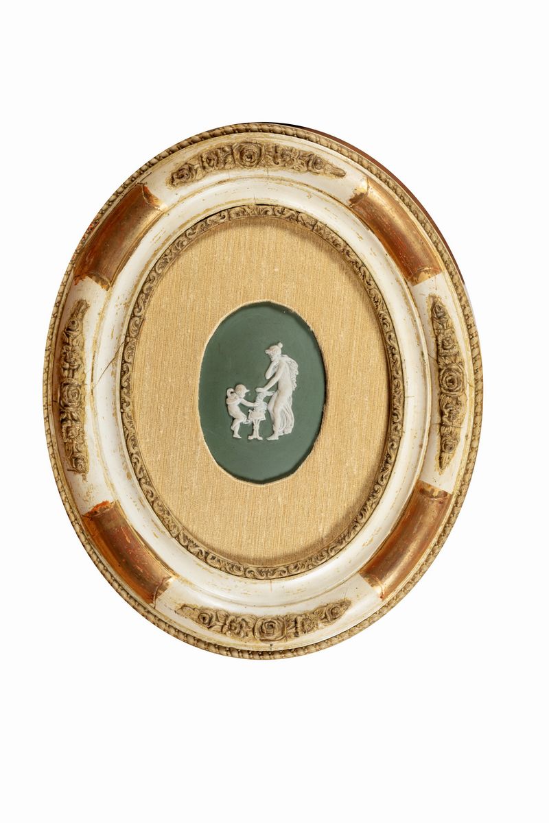 Coppia di Placche in Biscuit Entro Cornici in Legno Laccato e Dorato, Secolo XIX