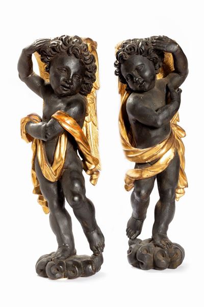 Coppia di Sculture in Legno Laccato e Dorato Raffiguranti Angioletti, Secolo XVIII