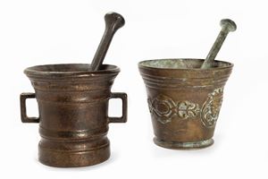  - Lot consisting of two bronze mortars with pestles