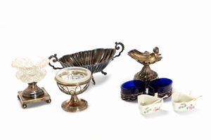 Lotto composto da otto saliere, secoli XIX -XX