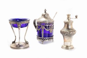 Lotto composto da tre suppellettili in argento, secoli XIX - XX