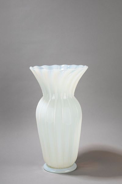 Vaso in vetro soffiato opalescente