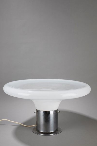 Lampada da tavolo in metallo cromato e vetro soffiato