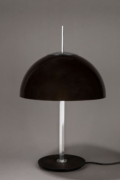 Lampada modello 584/G in metacrilato e ottone cromato