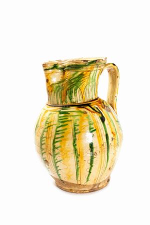 Antica brocca in ceramica graffita