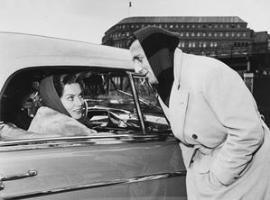 Belinda Lee e Alberto Sordi in "I Magliari"