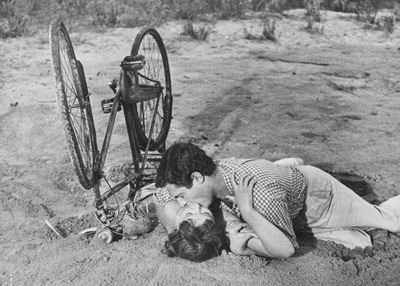 Marcello Mastroianni e Anna Maria Ferrero in 'Cronache di Poveri Amanti', stampa vintage alla gel...